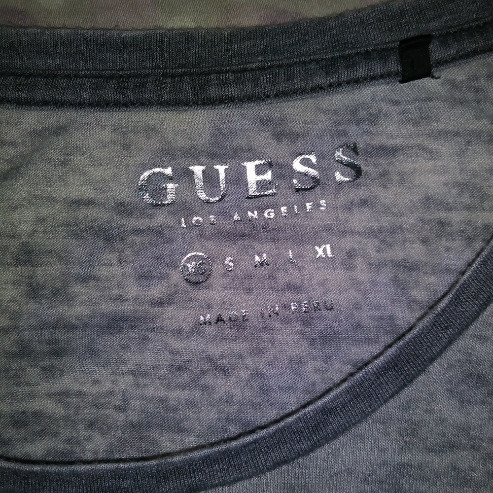 GUESS T-Shirt - Picture 2 of 3